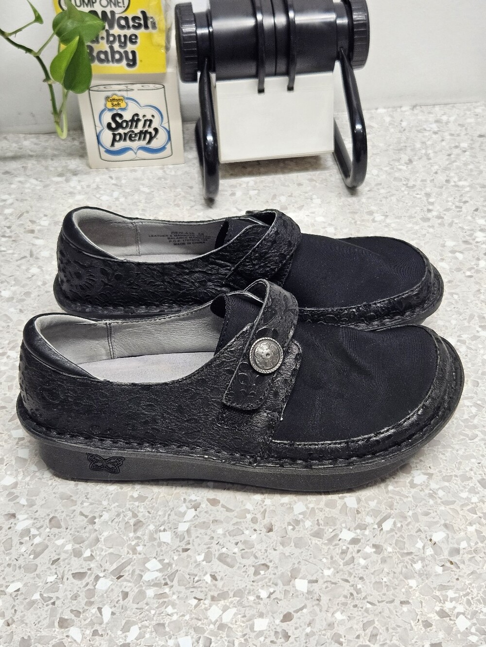 Alegria Den 435 Embossed Leather Neoprene Comfort Shoes Clog Womens Size 38